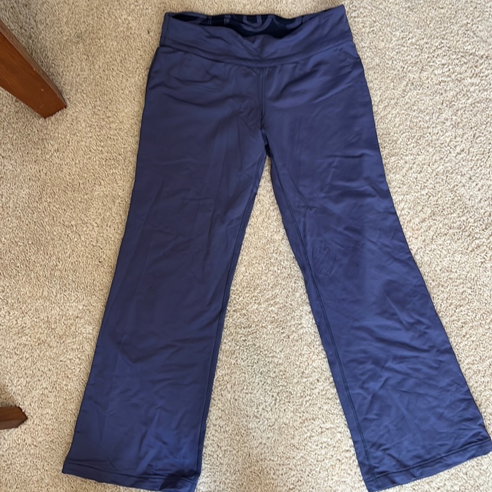Lululemon size 6 wide legged pants